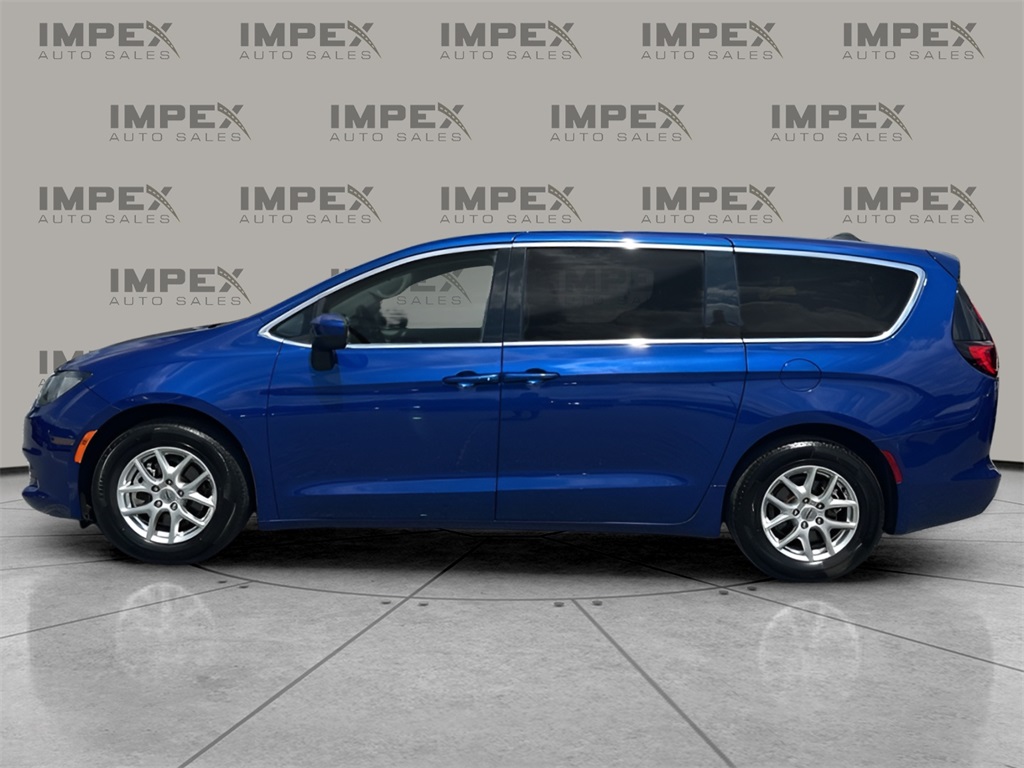 2021 Chrysler Voyager LX photo 2