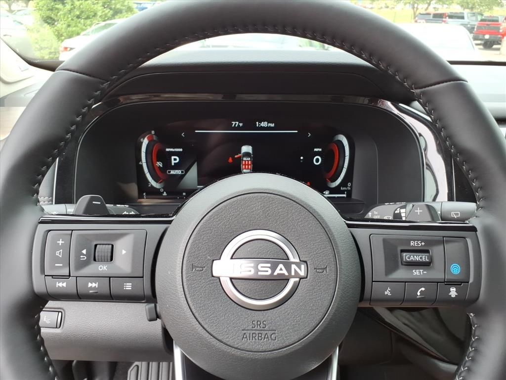 2025 Nissan Pathfinder Platinum photo 13