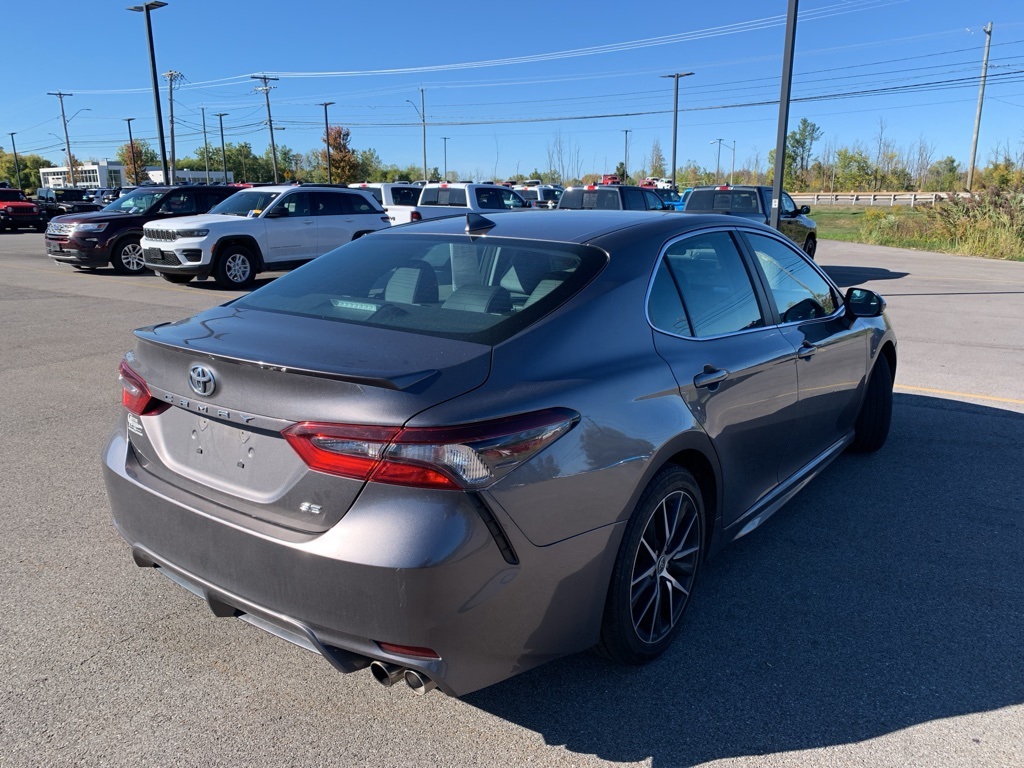 2021 Toyota Camry SE photo 2