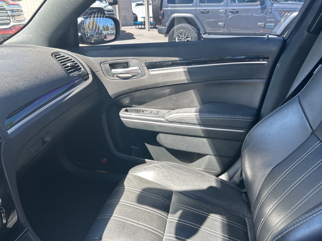 2018 Chrysler 300 S photo 10