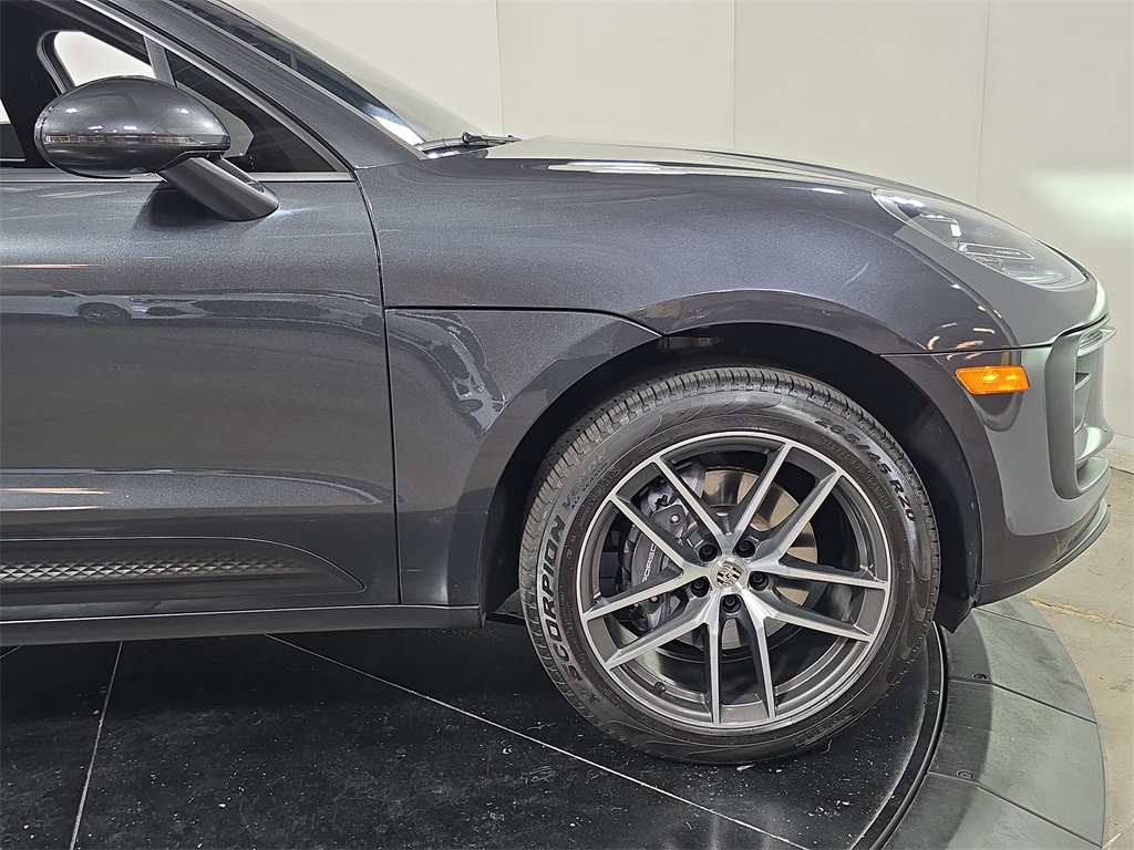 2023 Porsche Macan T photo 11