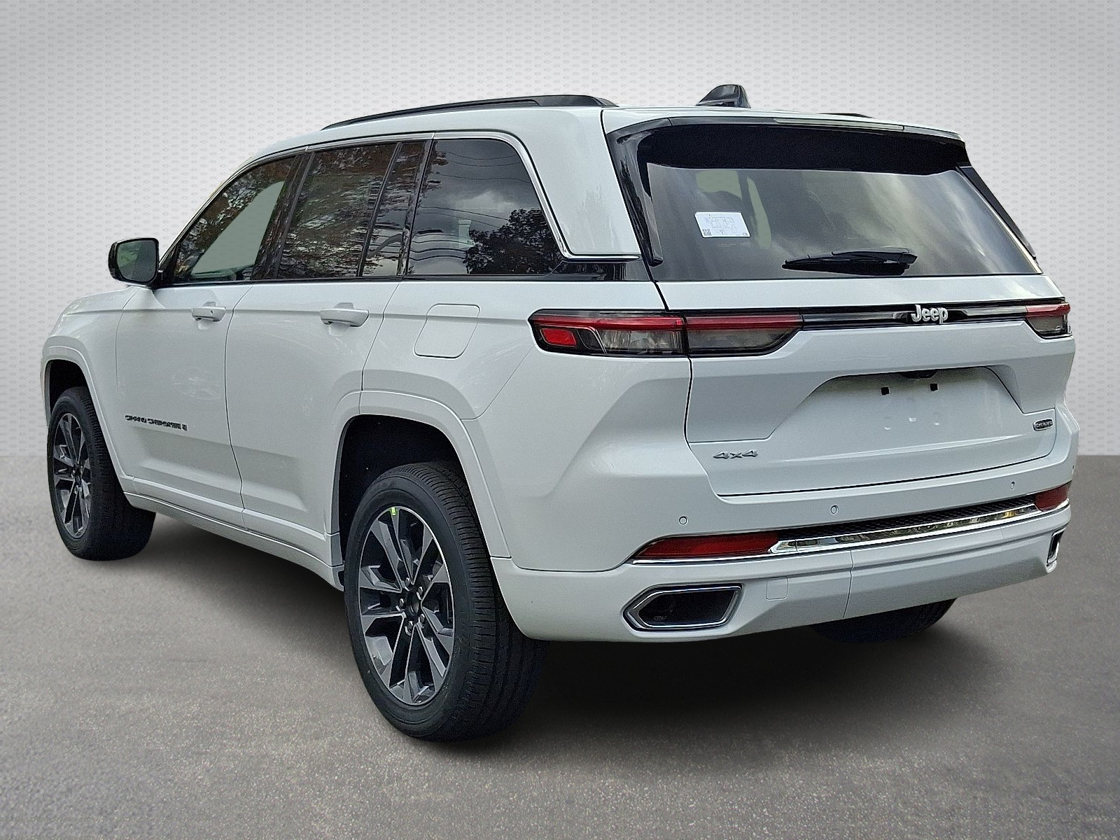 2025 Jeep Grand Cherokee Overland photo 4