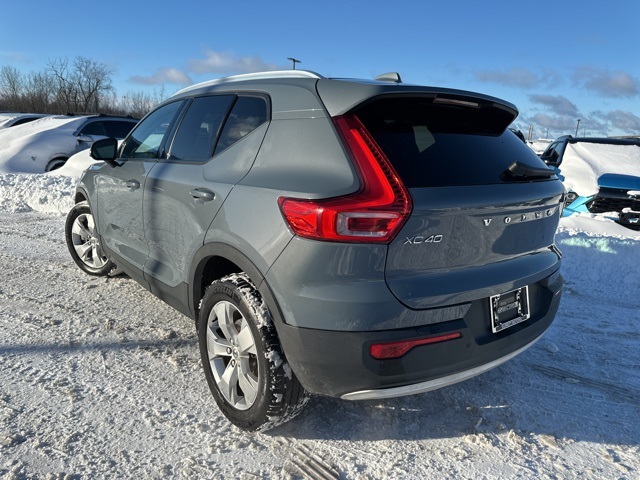 2021 Volvo XC40 Momentum photo 4