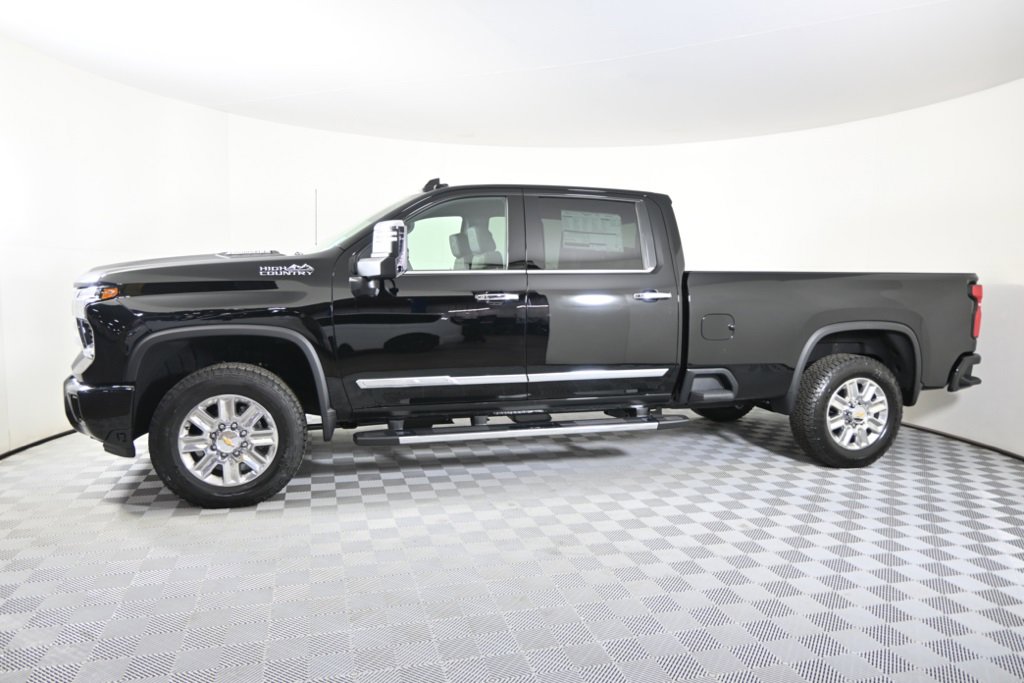 2025 Chevrolet Silverado 2500HD High Country photo 2