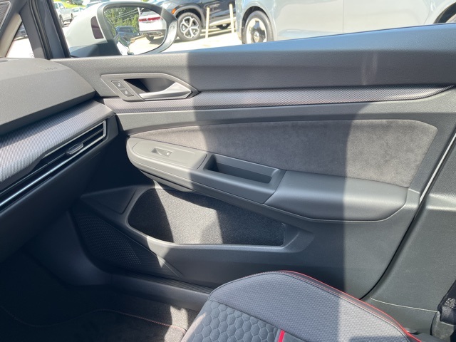 2025 Volkswagen Golf GTI SE photo 23
