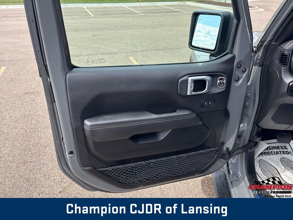 2021 Jeep Wrangler Unlimited Sahara photo 14