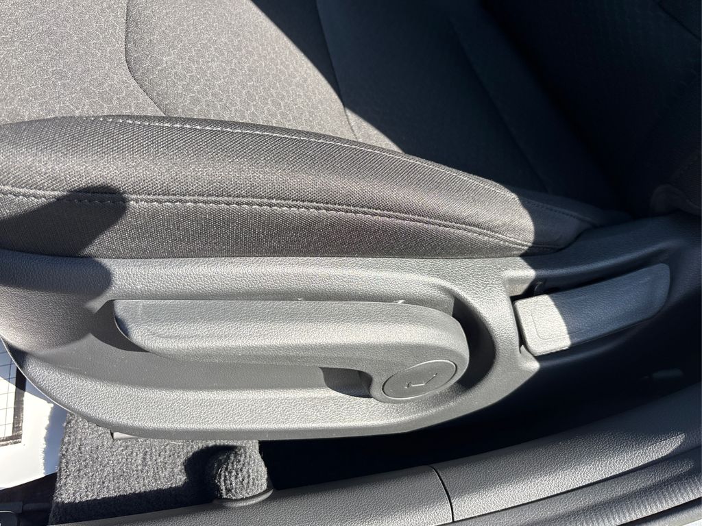 2020 Hyundai Elantra Value Edition photo 16
