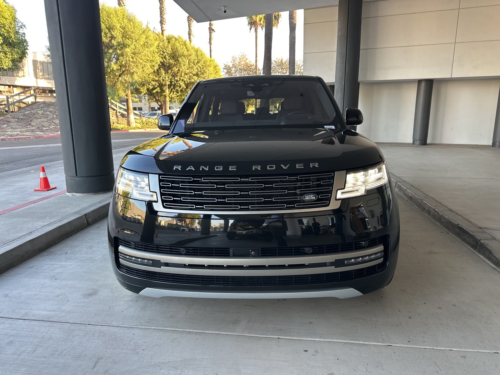 2023 Land Rover Range Rover SE photo 2