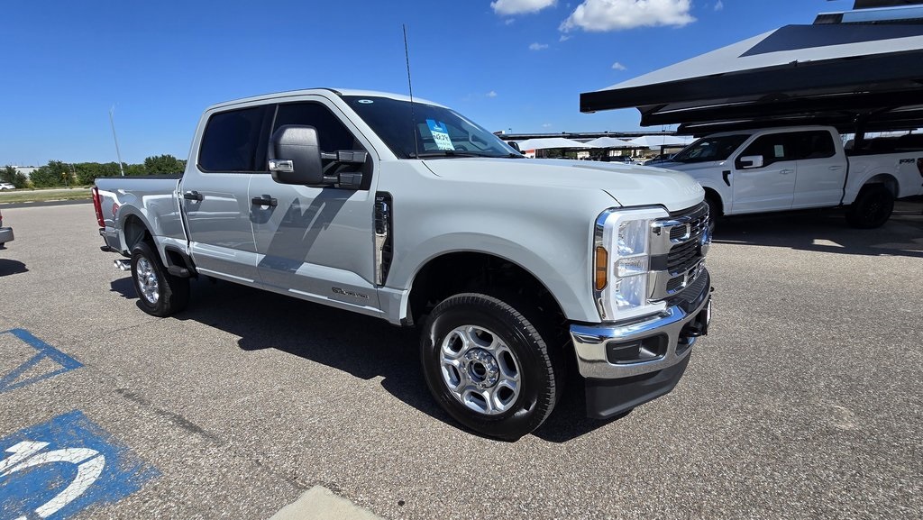 2025 Ford F-250 XLT photo 4