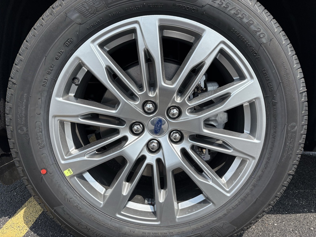 2025 Ford Explorer photo 33