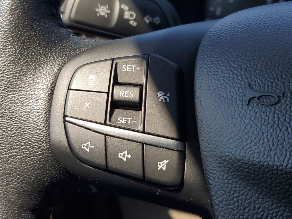 2020 Ford Escape SEL photo 12