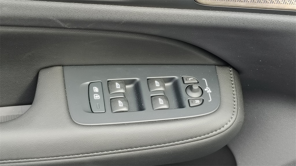 2026 Volvo V60 Cross Country B5 Plus photo 10