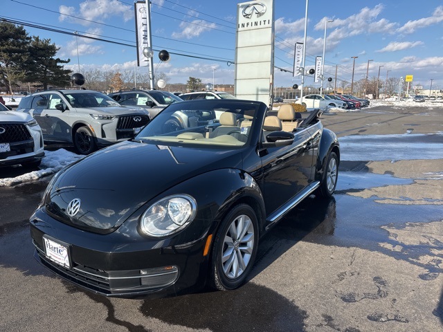 Used 2015 Volkswagen Beetle 2.0 with VIN 3VW5A7ATXFM810565 for sale in Wallingford, CT