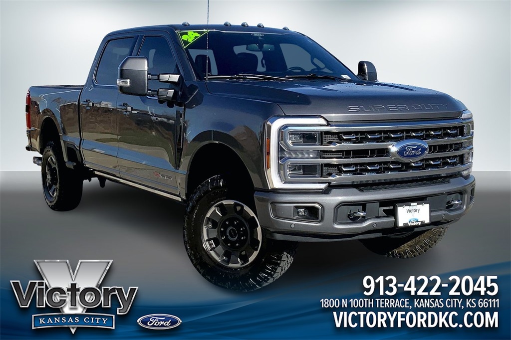2024 Ford F-350 Super Duty Platinum's photo
