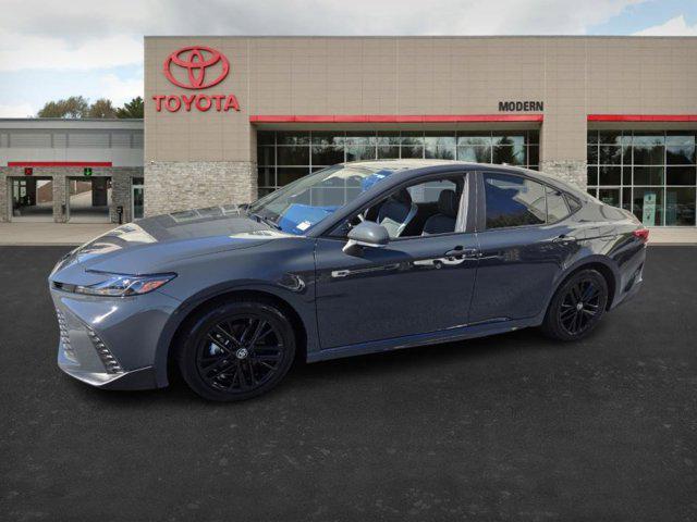 2025 Toyota Camry SE's photo