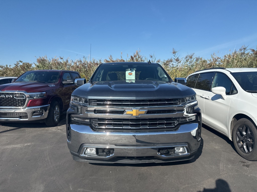 2019 Chevrolet Silverado 1500 LT photo 2
