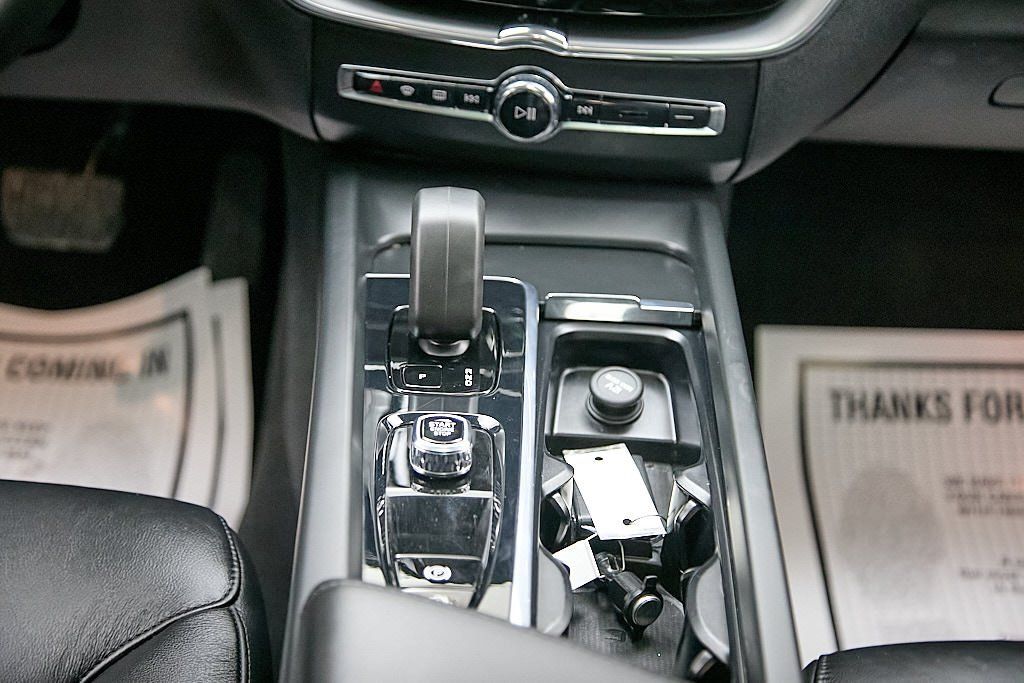 2023 VOLVO XC60 - Image 27