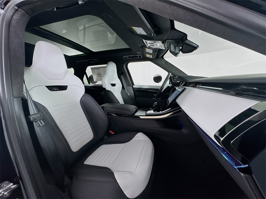2025 Land Rover Range Rover Sport photo 21