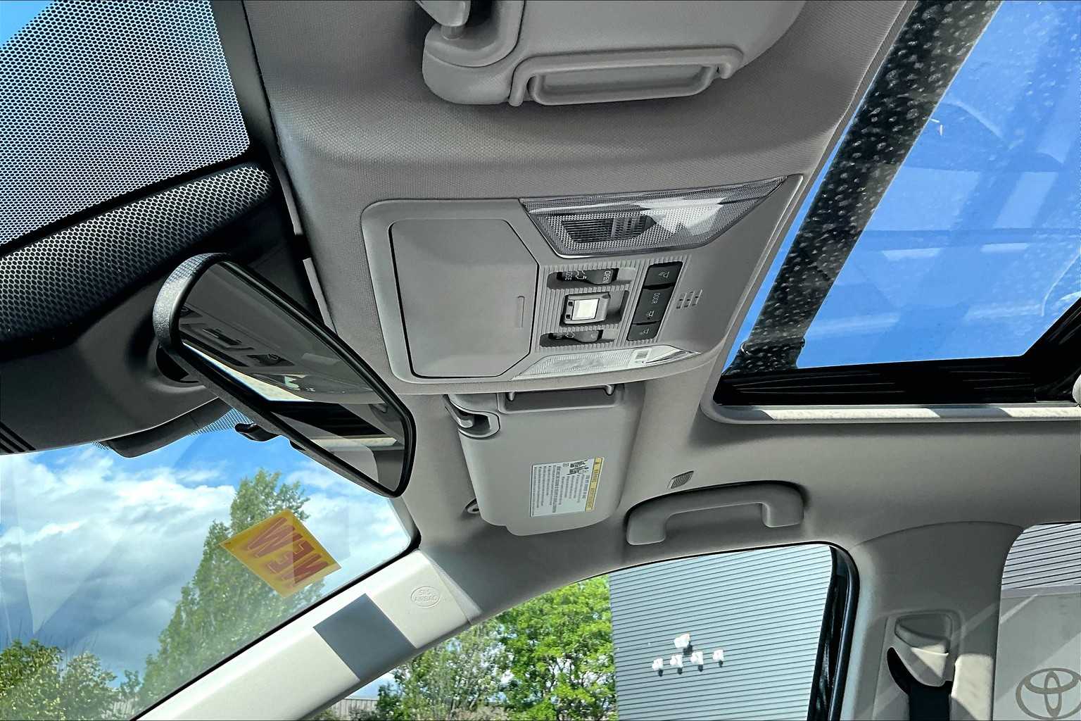 2025 Toyota RAV4 XLE photo 18