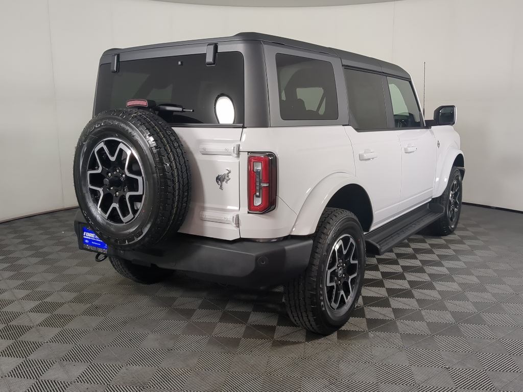 2025 Ford Bronco Outer Banks photo 9
