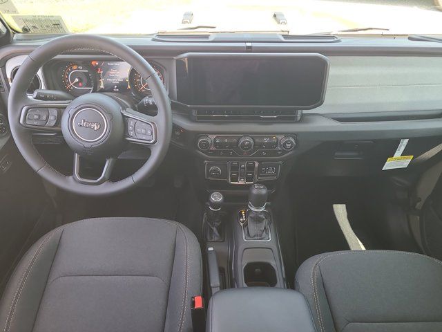 2025 Jeep Wrangler photo 22