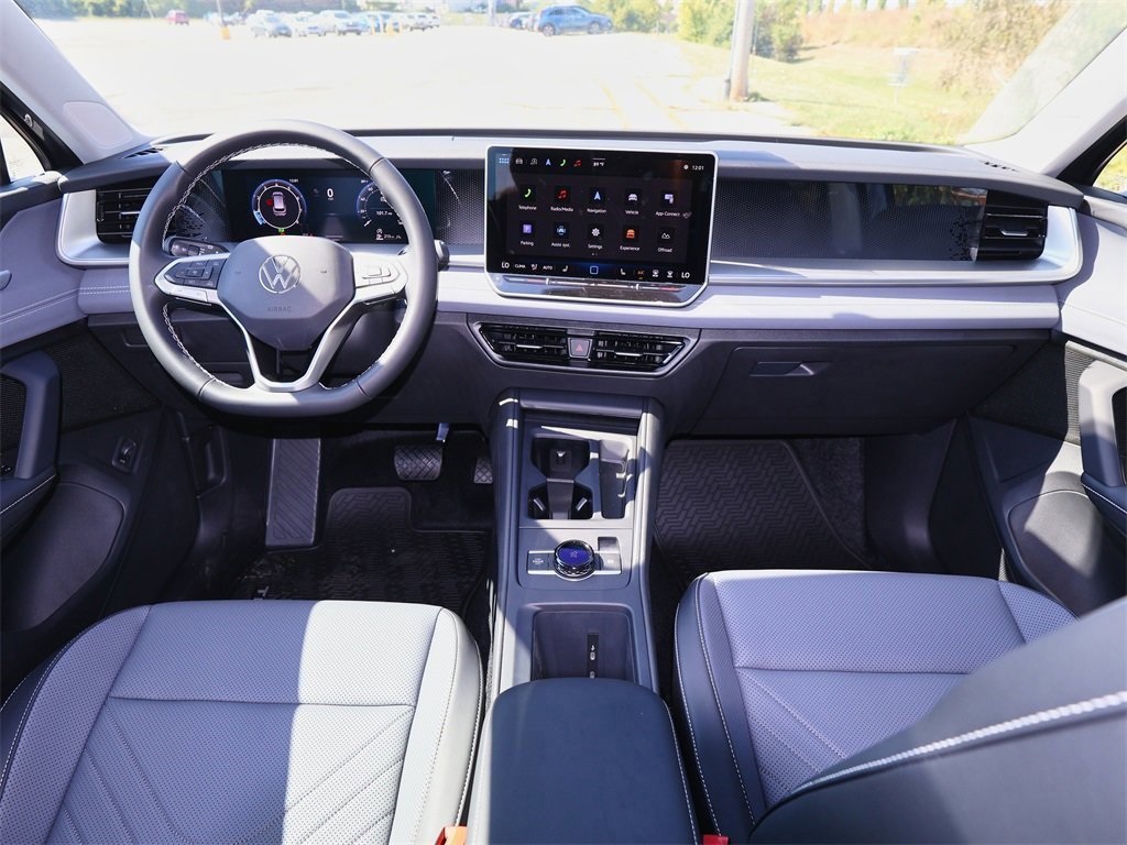2025 Volkswagen Tiguan SE photo 14