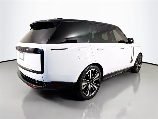 2025 Land Rover Range Rover SE photo 5