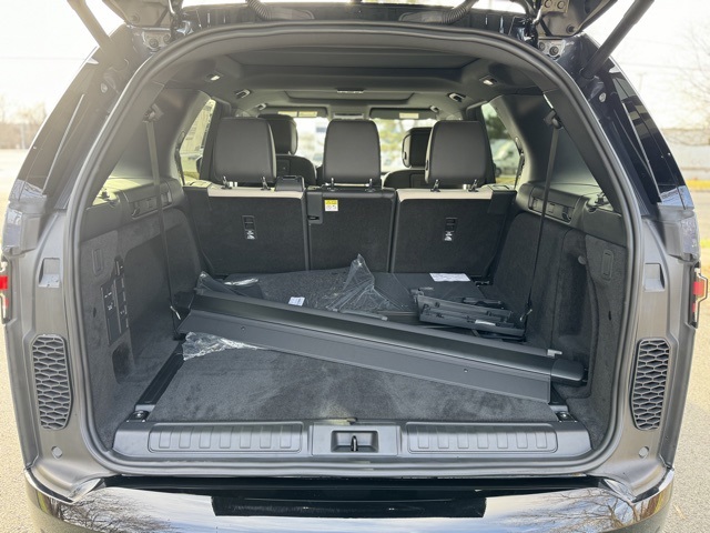2024 Land Rover Discovery SE photo 8