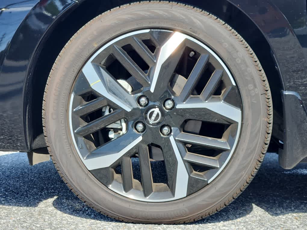 2025 Nissan Versa SR photo 6