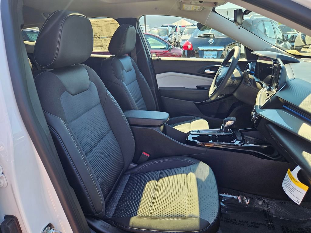 2025 Chevrolet Trax LT photo 30
