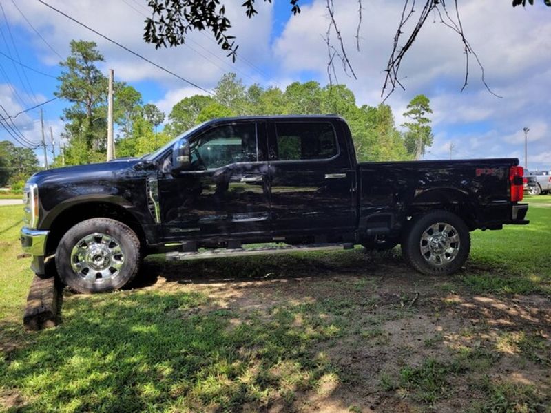 2025 Ford F-350 Lariat photo 4