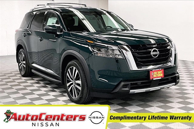 2025 Nissan Pathfinder Platinum's photo