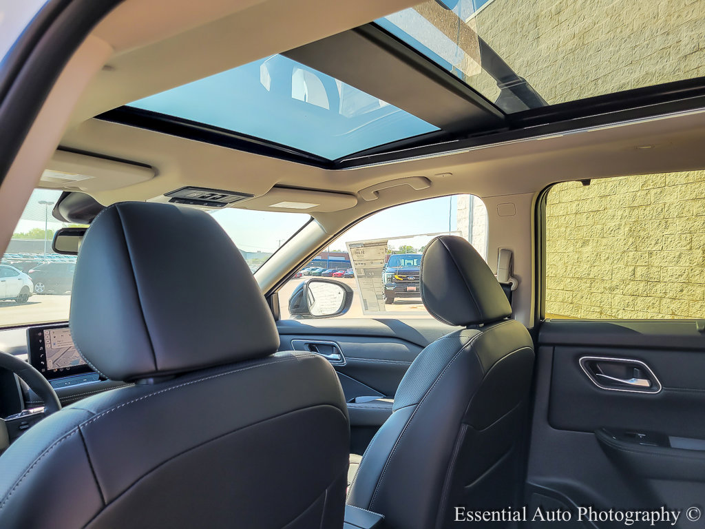 2025 Nissan Rogue Platinum photo 11