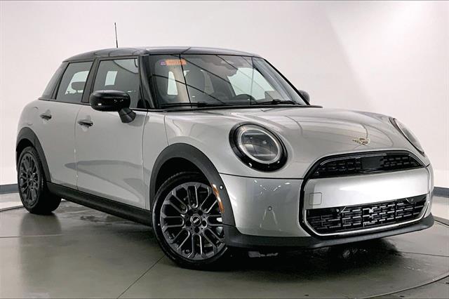 2026 MINI Hardtop Base's photo