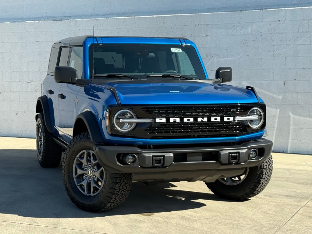 2025 Ford Bronco Badlands photo 2