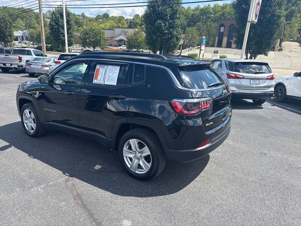 2022 Jeep Compass Latitude photo 2