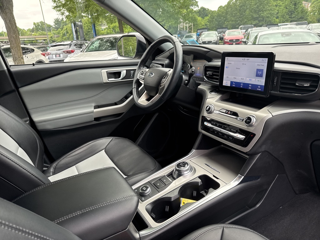 2022 Ford Explorer XLT photo 26