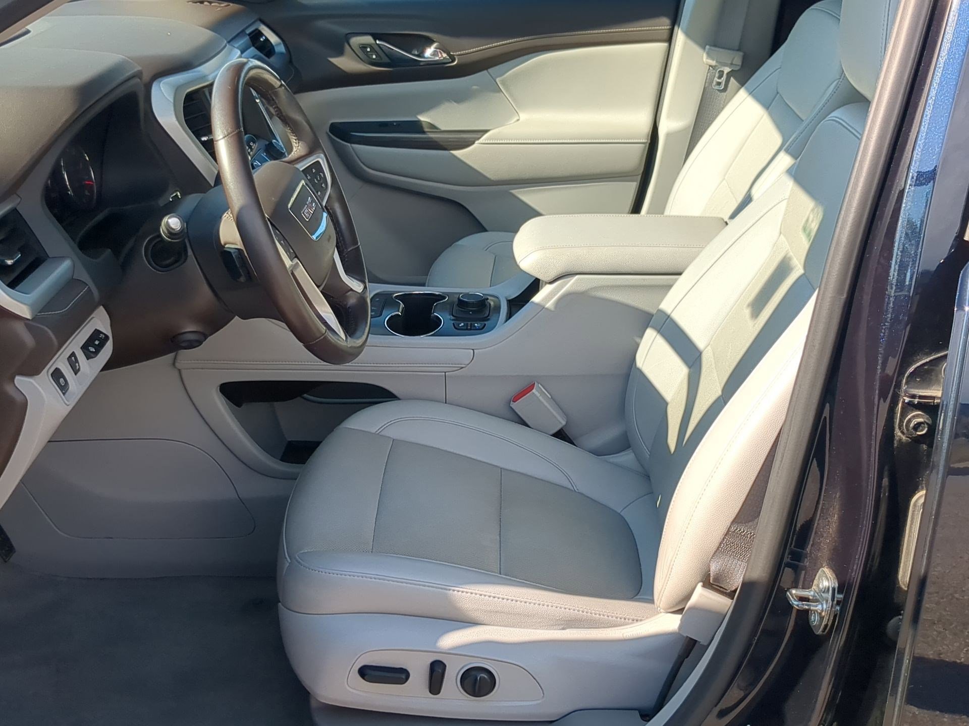2021 Gmc Acadia SLT photo 2