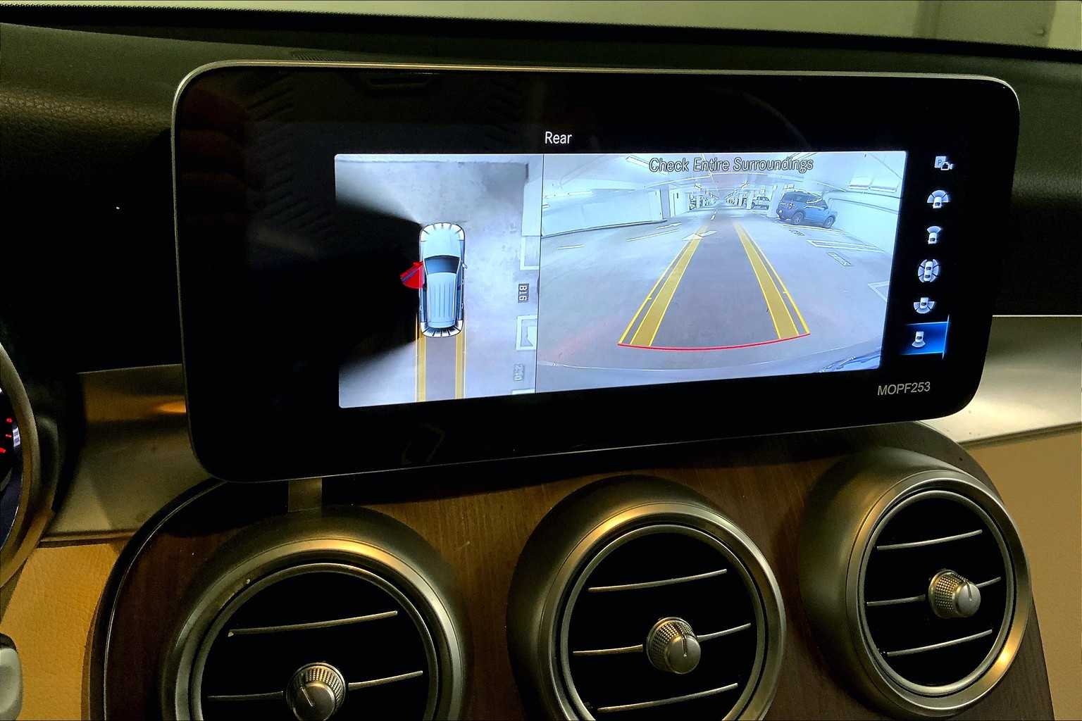 2022 Mercedes Benz GLC 300 photo 24