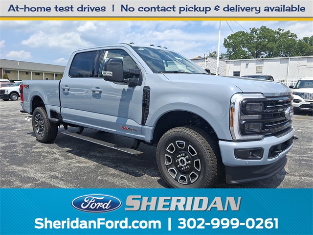 2025 Ford F-250 Super Duty Platinum's photo