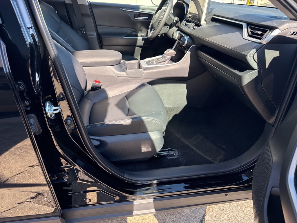 2025 Toyota RAV4 XLE Premium photo 2
