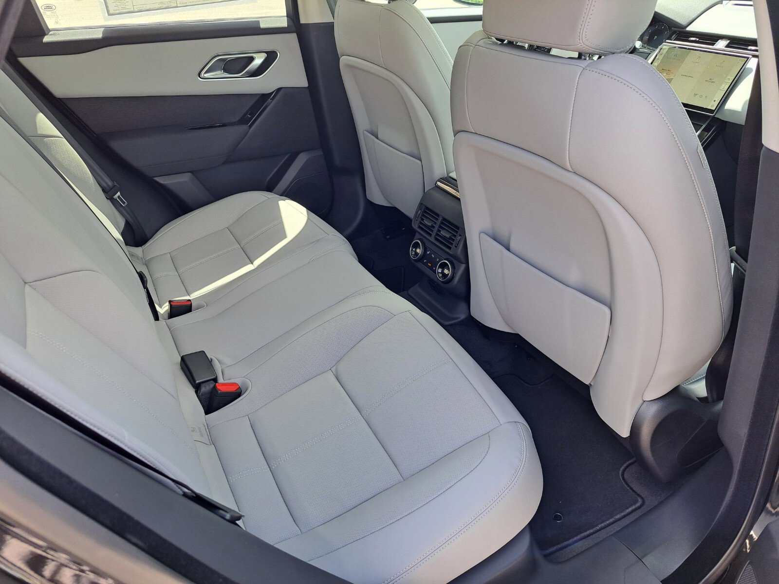 2025 Land Rover Range Rover Velar S photo 4