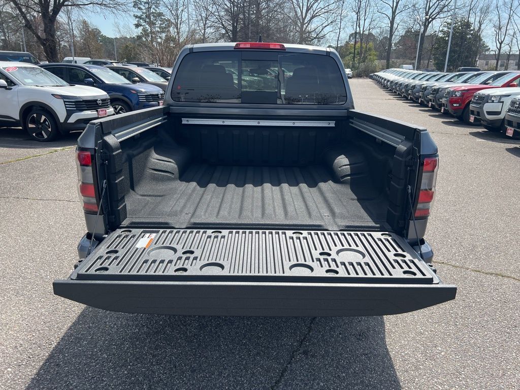 2025 Nissan Frontier SV photo 13