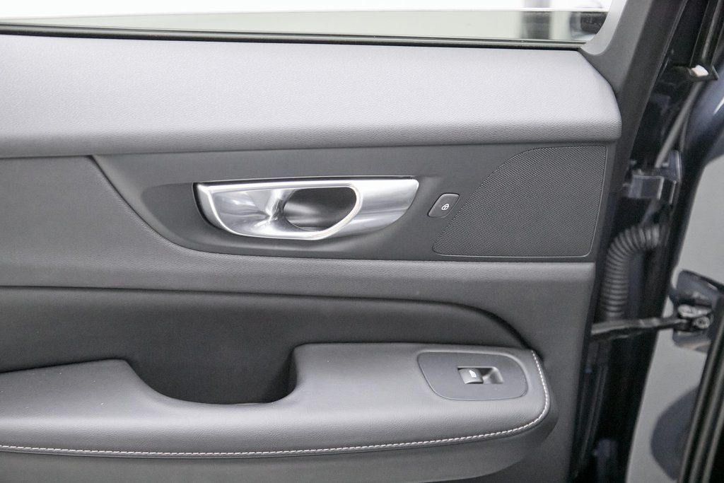 2024 VOLVO V60CC - Image 20