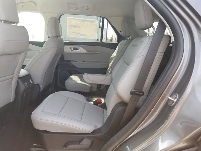 2025 Ford Explorer photo 18