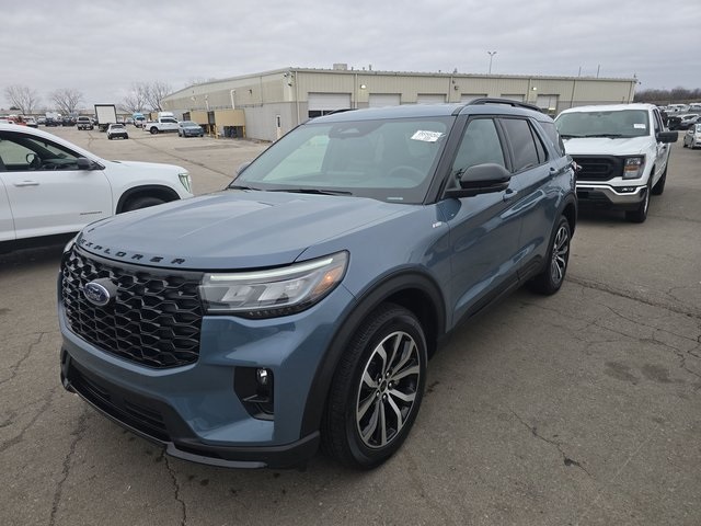 2025 Ford Explorer ST-LINE's photo