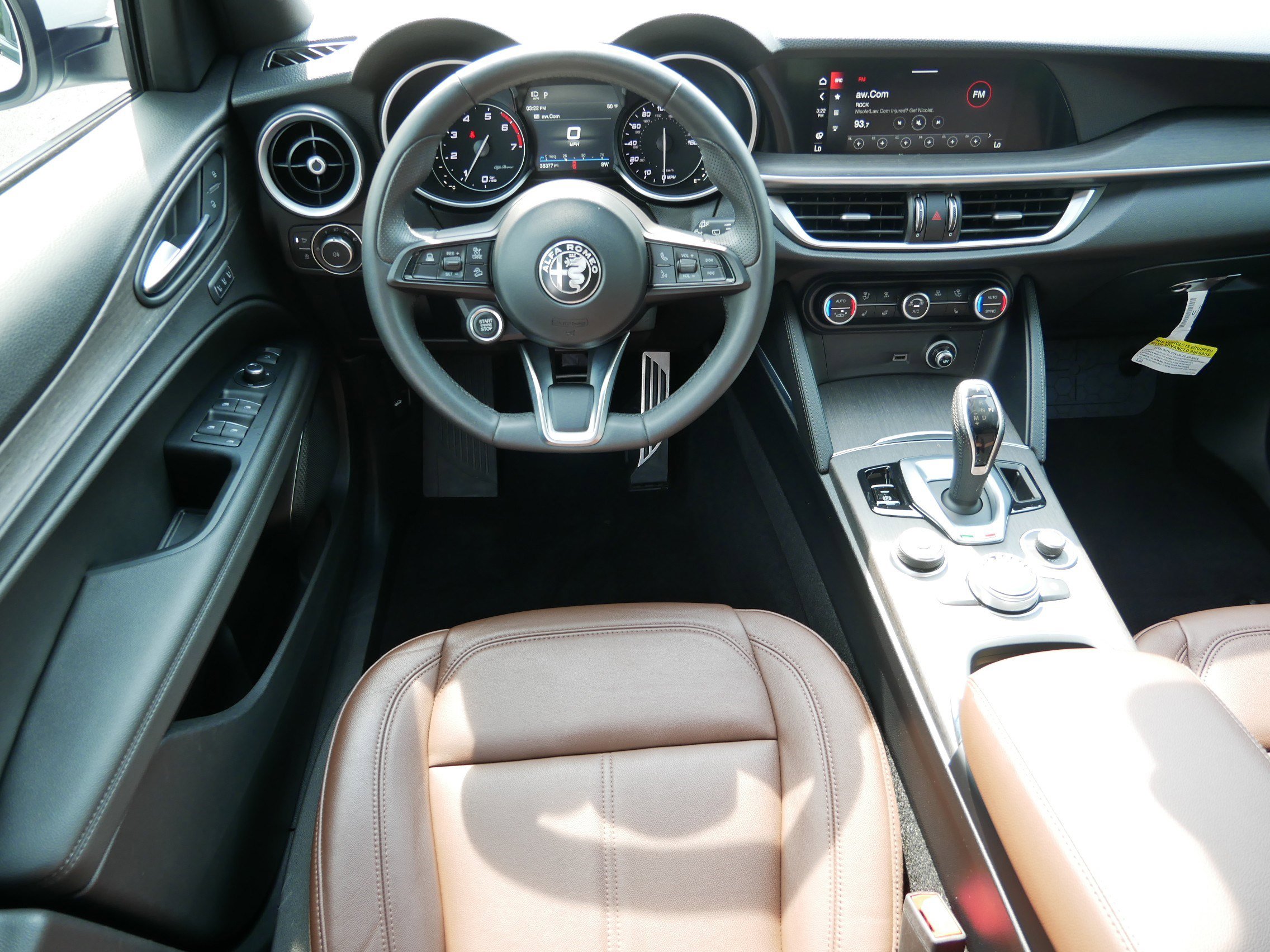 2023 Alfa Romeo Stelvio Ti photo 9