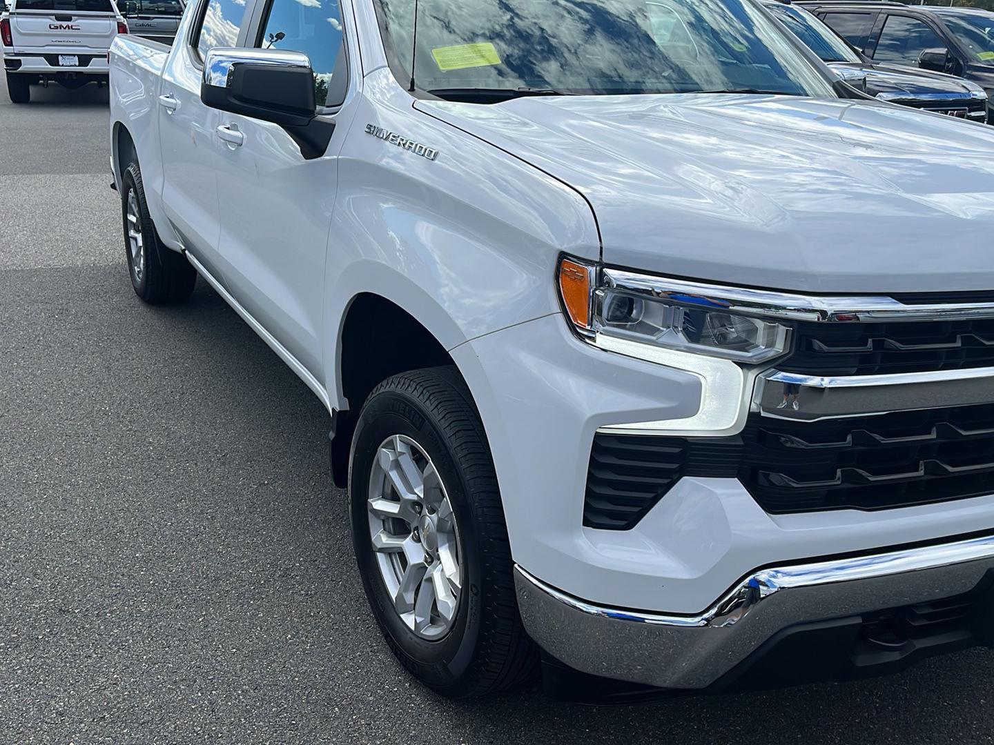 2022 Chevrolet Silverado 1500 LT photo 3