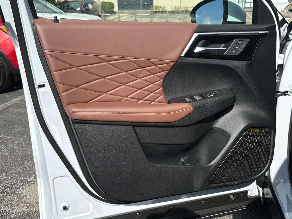 2025 Mitsubishi Outlander SEL photo 17