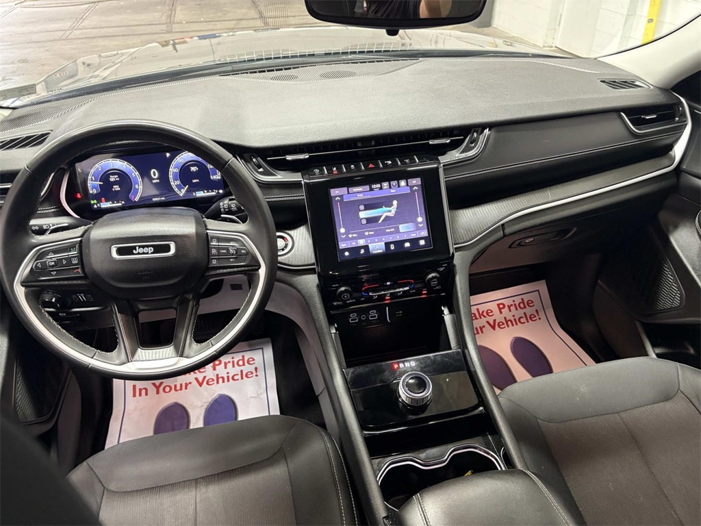 2023 Jeep Grand Cherokee Laredo photo 15